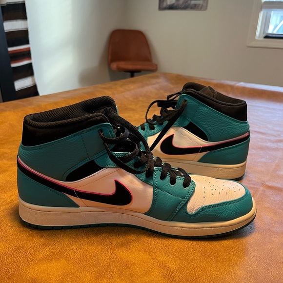 2018 Air Jordan 1 Mid SE 'South Beach' size 11.5 - Picture 3 of 10